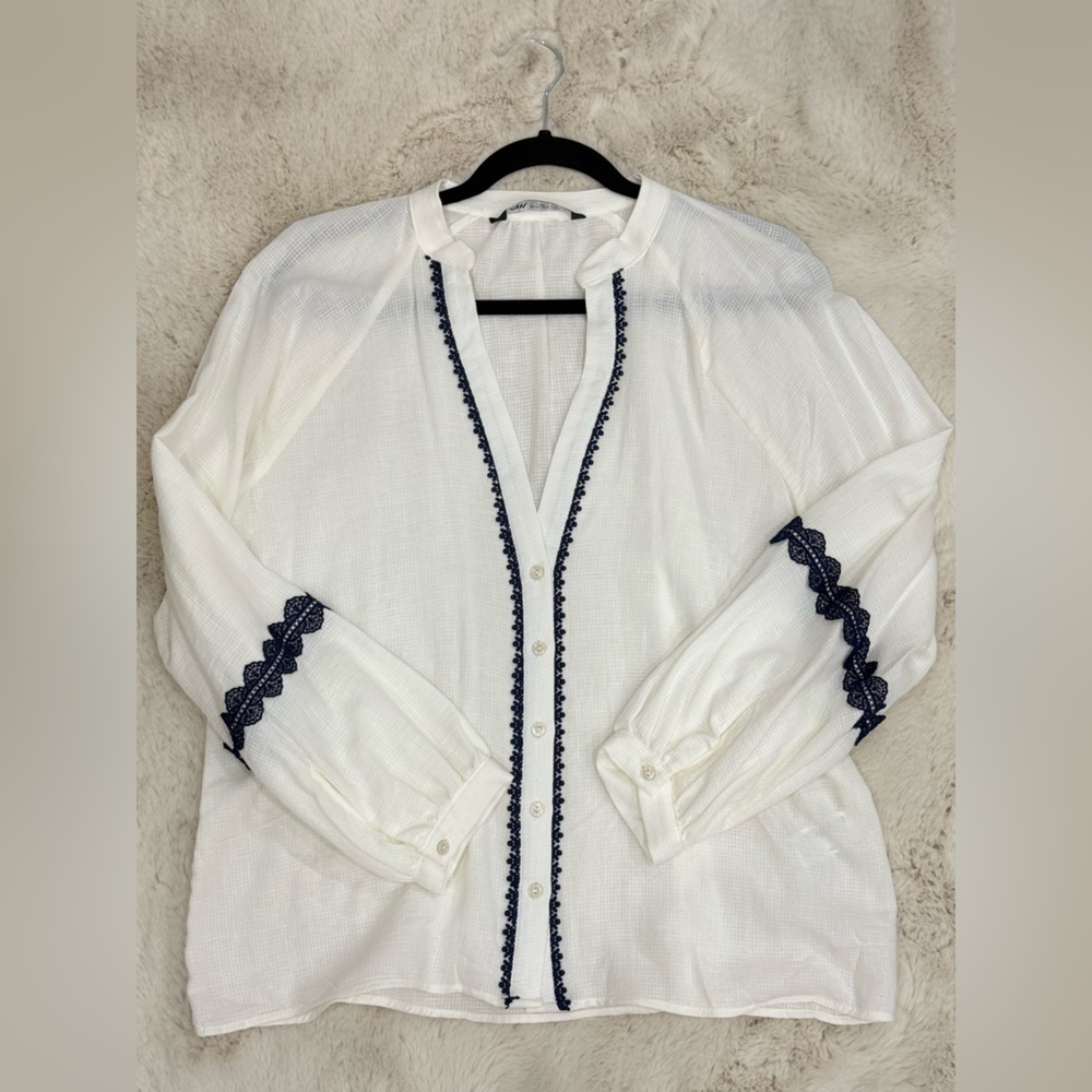 White Lace Top with Navy Accents Zara - Picture 7 of 11